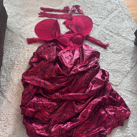 Queen of Hearts from Princess Red Costume - Picture 3 of 4